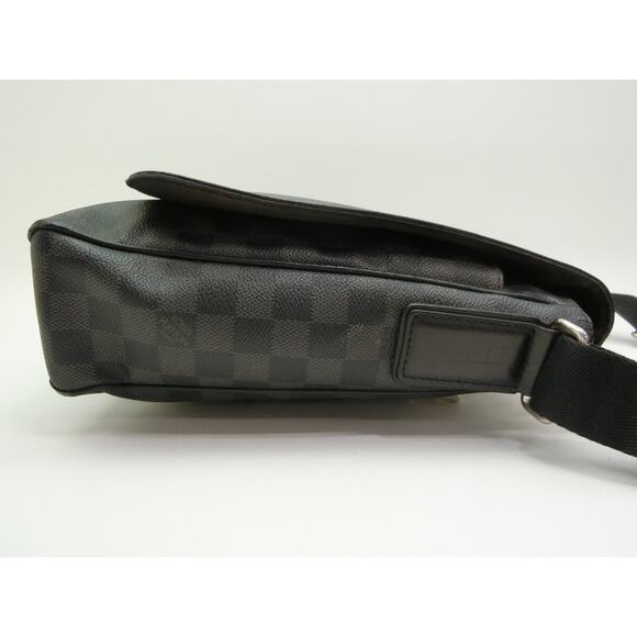 LOUIS VUITTON Damier Graphite District MM Messenger Shoulder Bag N41272 - Picture 4 of 16